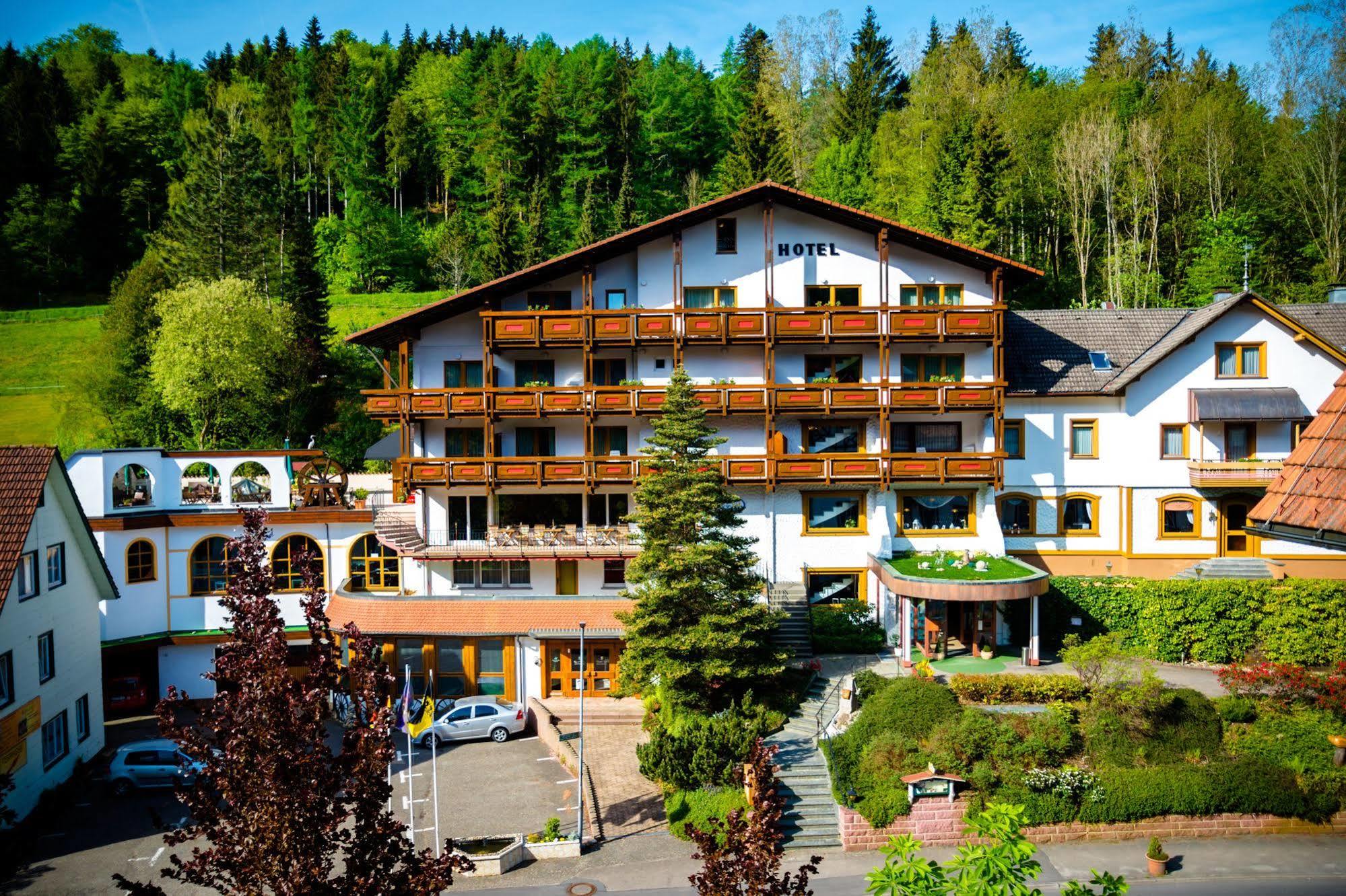 Holzschuhs Schwarzwaldhotel Baiersbronn Exterior photo